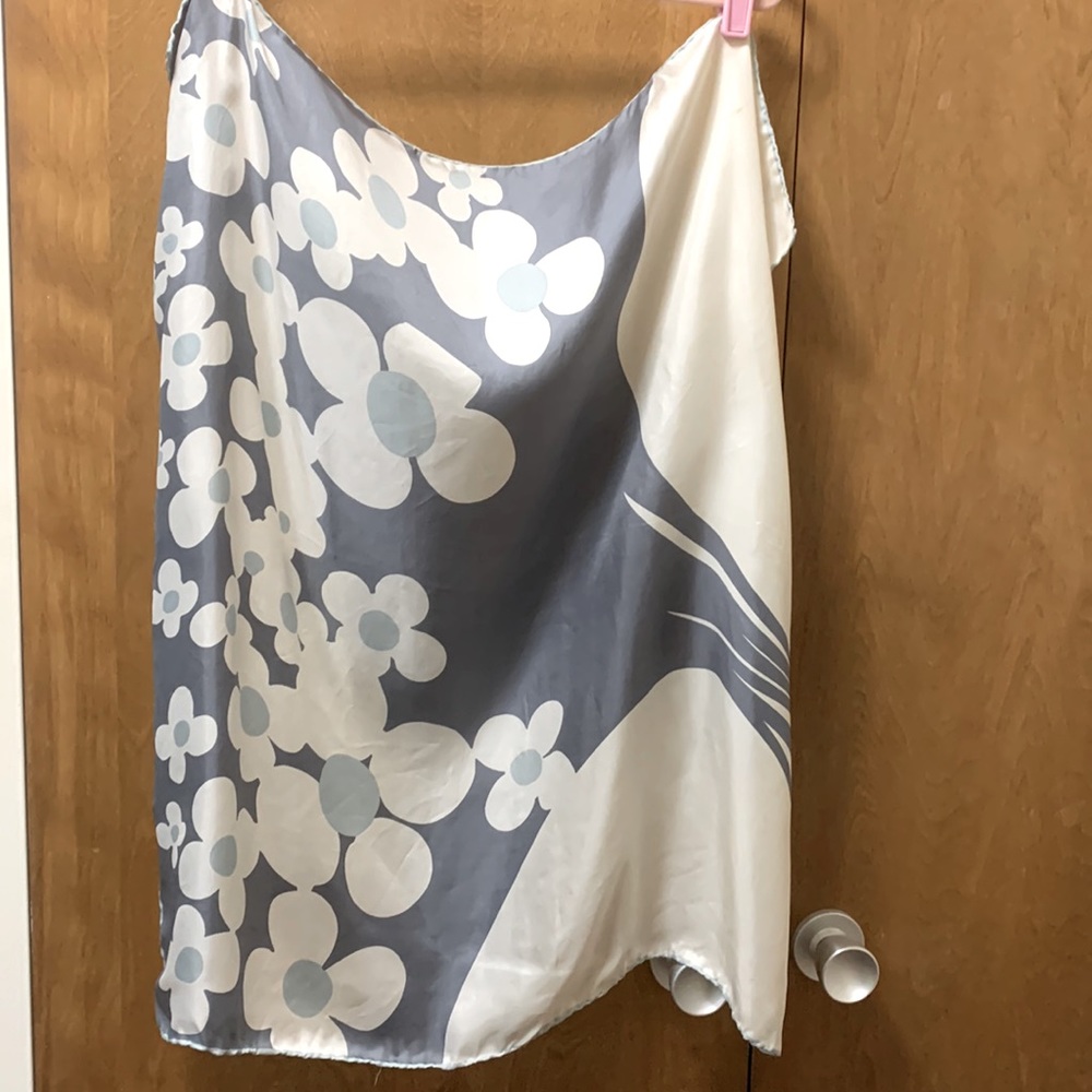 Retro vintage white and gray flower SCARVE